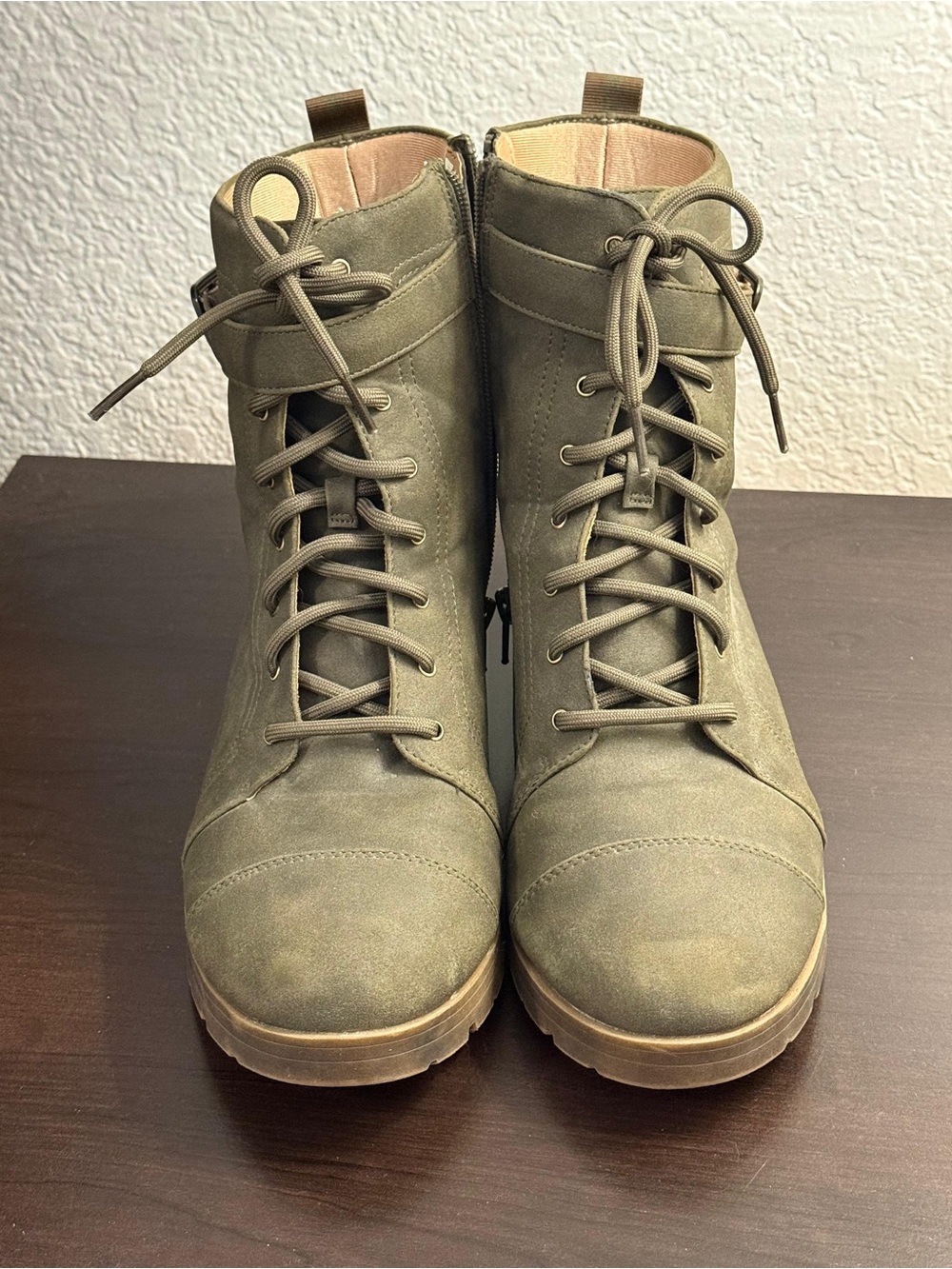 Olive Green Combat Boots Lace Up Lug Sole Ankle Booties  Women’s Size 10